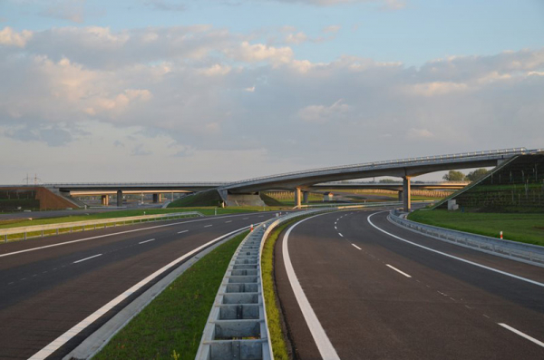 Příprava nových dálnic do deseti let, liniový zákon urychlující výstavbu míří do vlády
