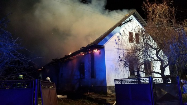 Při požáru v obci Sovolusky na Přeloučsku uhořeli dva lidé, škoda na majetku je milion korun