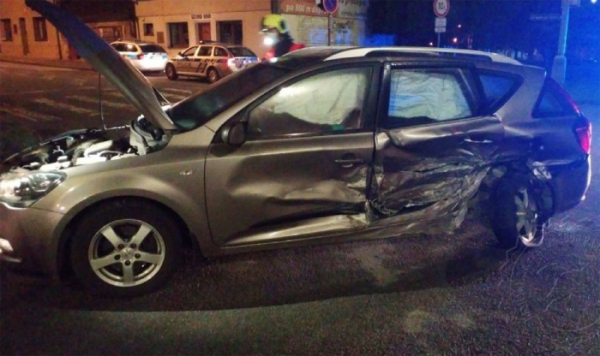 Střet dvou automobilů v Přelouči si vyžádal jedno zranění