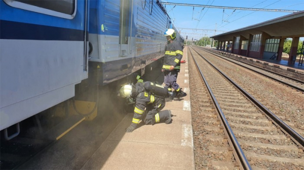 Při požáru lokomotivy v Přelouči bylo evakuováno 40 osob