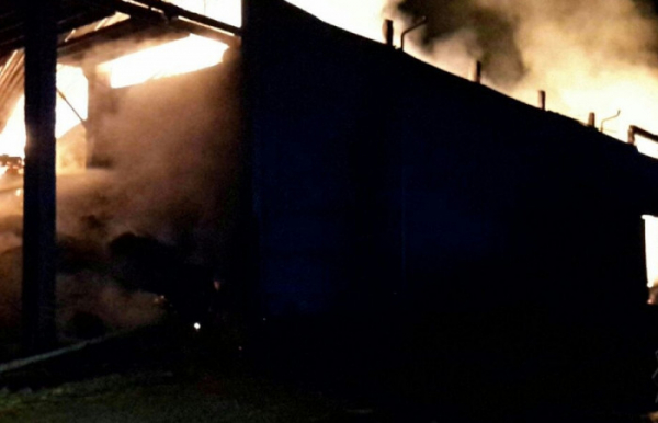 Druhý stupeň požárního poplachu byl vyhlášen při požáru seníku v Nasavrkách