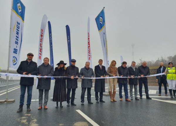 První úsek dálnice D35 z Opatovic nad Labem do Časů je v provozu