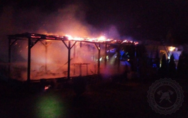 Čtyři jednotky hasičů zasahovaly při požáru mobilního domu v Chrudimi